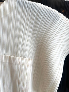 La Robe Pocket Half Sleeve Pleats Top