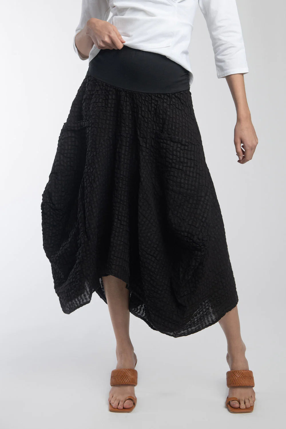 Luna Luz Seersucker/2 Pocket Skirt Black